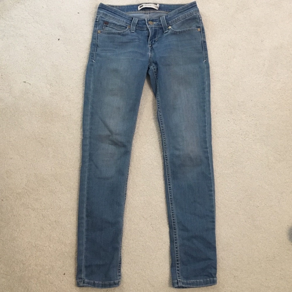 Light wash Levi’s